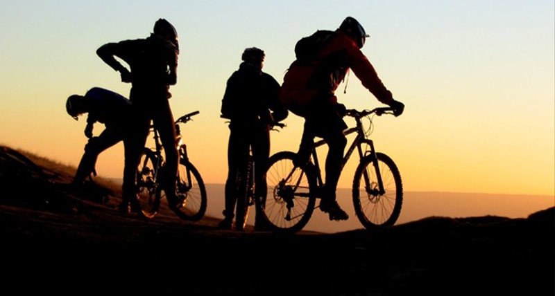 mountain bike tramonto